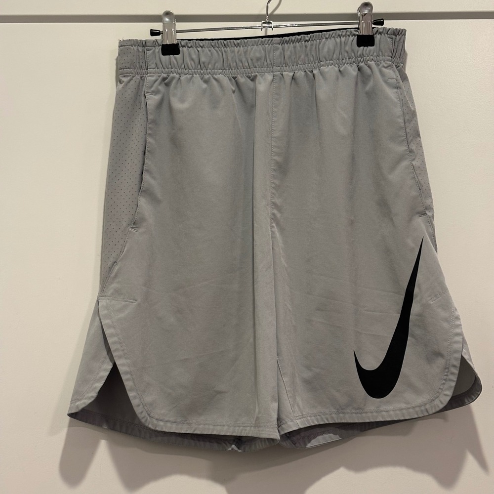 Nike Mens Dri-FIT Athletic Training Shorts Gray Black Swoosh Logo Size M